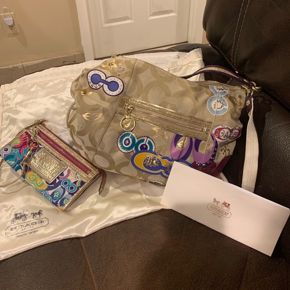 Purses - Picture 2 of 8